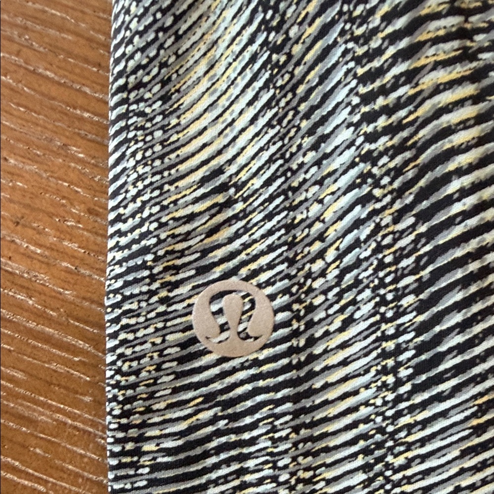 Patterned High-Waist Leggings - Green and Black Lululemon Leggings - Picture 4 of 7